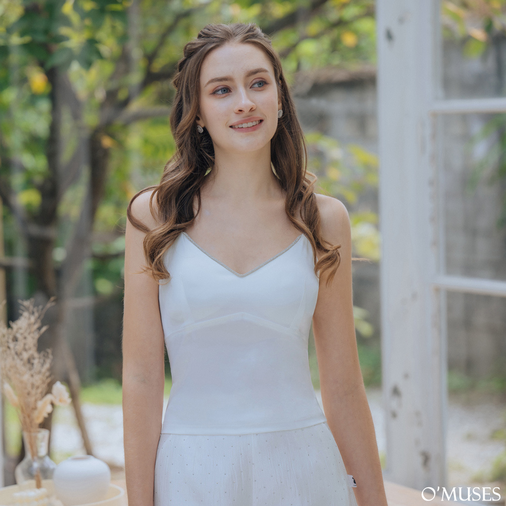 細肩帶V領亮鑽白色上衣12-L449