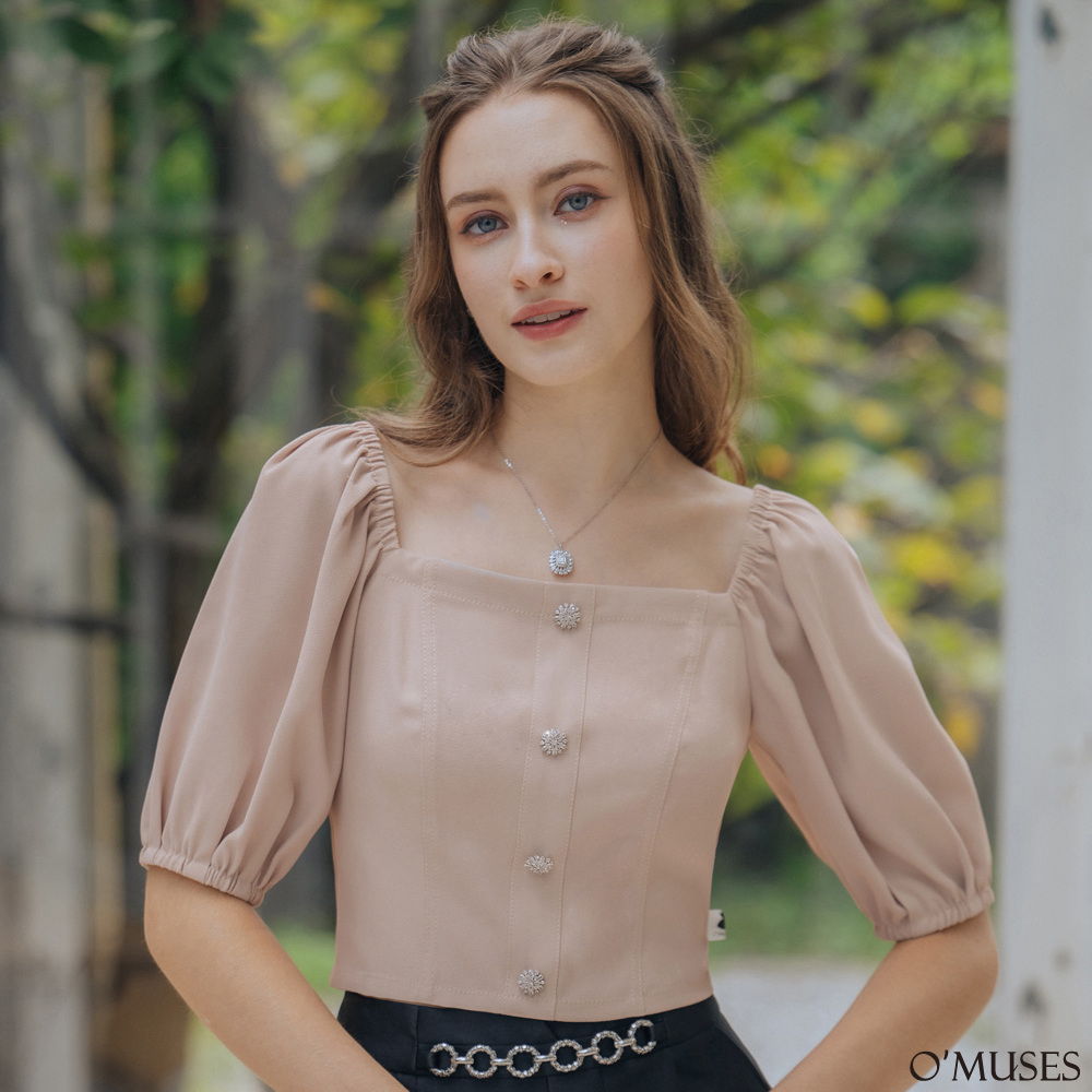 方領一字領鑽釦兩穿杏色上衣12-30051