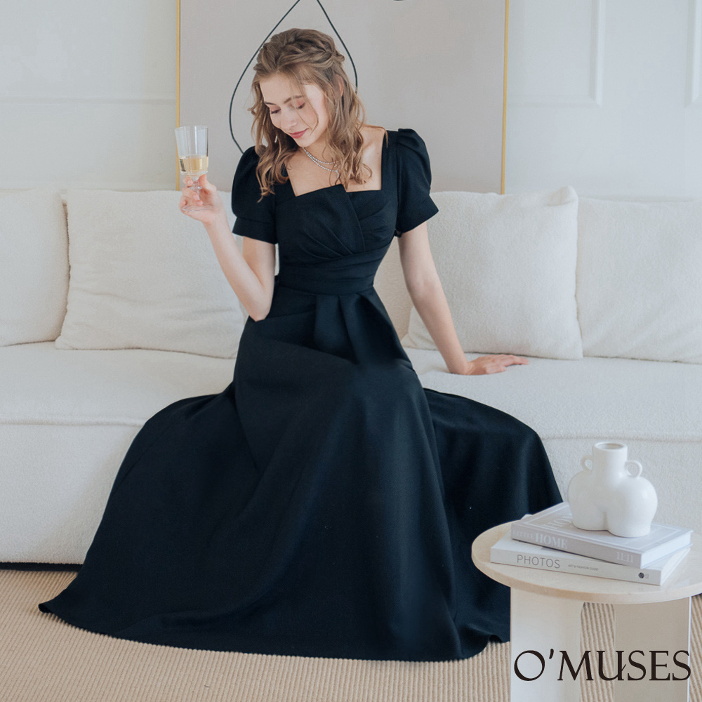 手工方領壓褶黑色長禮服19-A92111