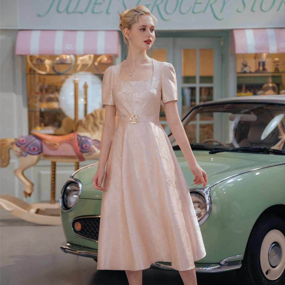 藝術壓紋美背金色長洋裝60-30856